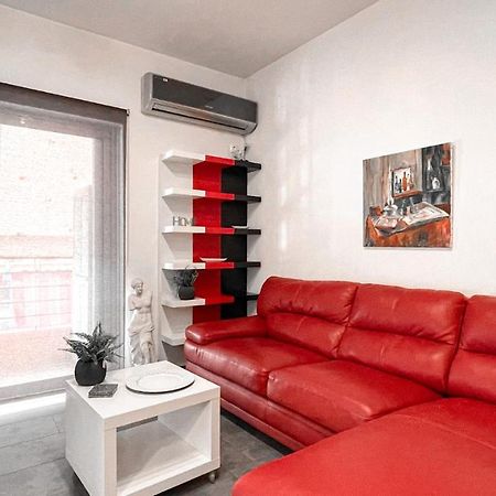 Comfy 2 Bedroom Apartment With Balcony In Афины Экстерьер фото