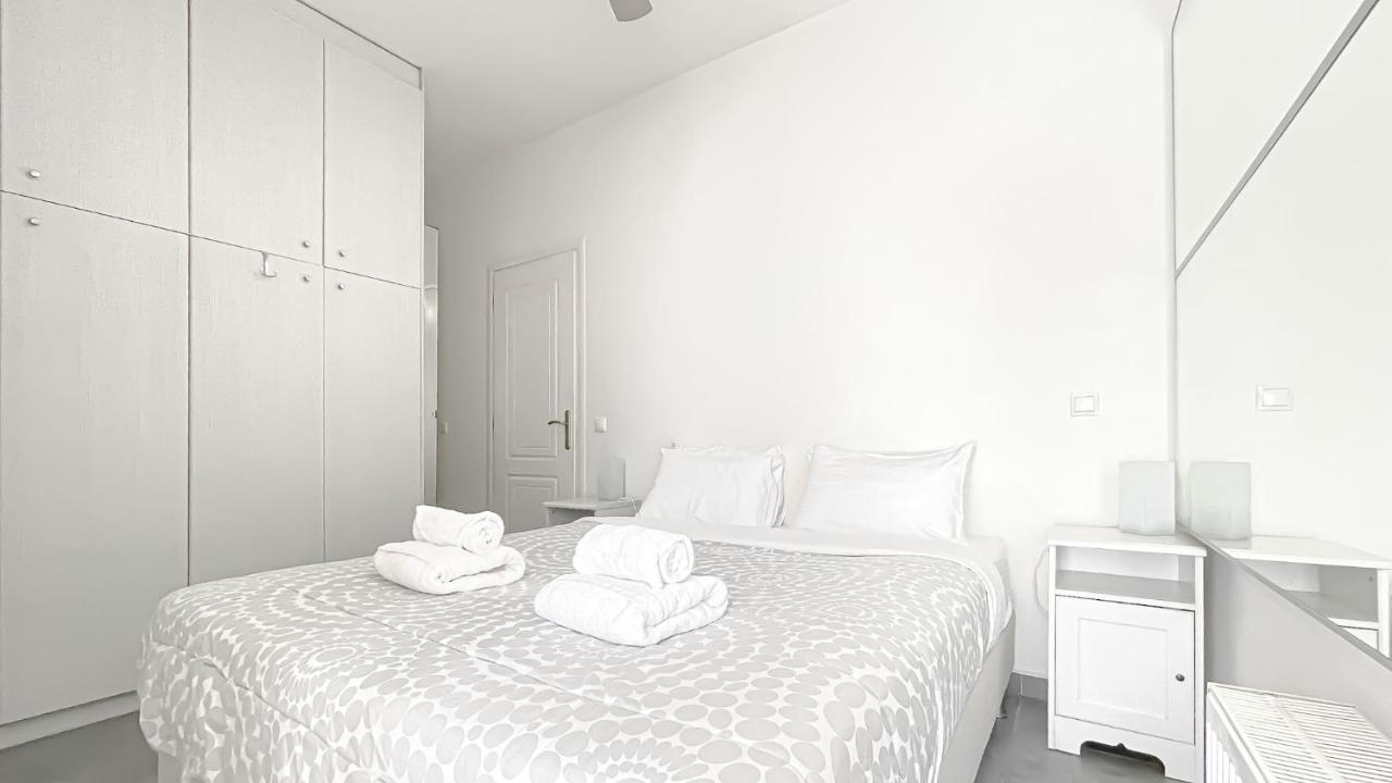 Comfy 2 Bedroom Apartment With Balcony In Афины Экстерьер фото